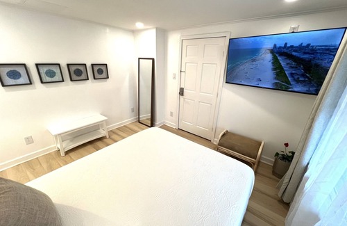 Rehoboth Beach Hotel | White Sand Room - Pool, Hot Tub, Sauna