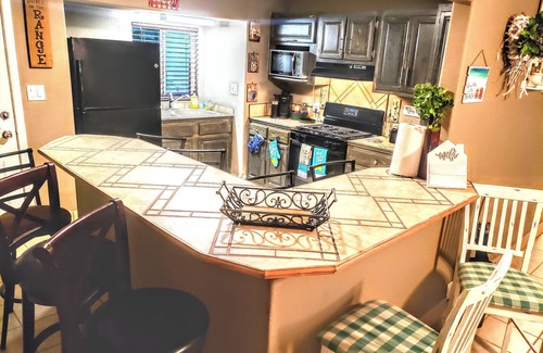Alamogordo House | White Sands Oasis: "The Sleepy Oasis HQ, Pet Paradise, & Tealight Nights!"