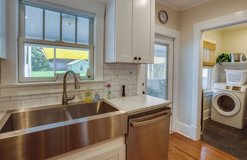 White Springs Cottage | White Springs Gem w/Patio & Screened Porch!
