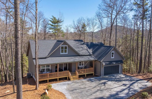 Jackson County House | White Squirrel Cottage-beautiful home in Sapphire!