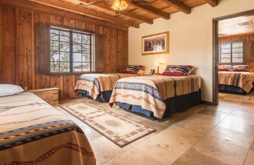 Picture Rocks Bed & Breakfast | White Stallion Ranch