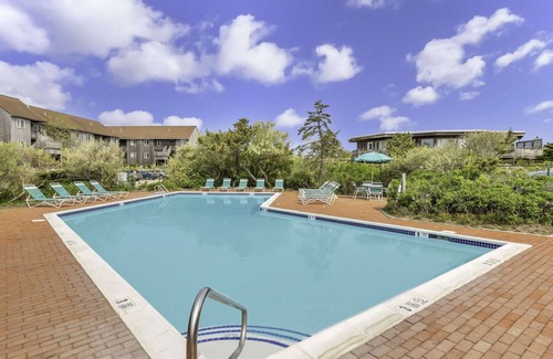 Napeague Apartment | White Studio Apt w/Balcony, Tub & Ocean view!