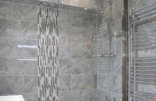 Dinas House | White Towers - Hw7625