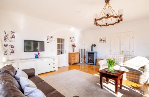 Baden Apartment | White Villa
