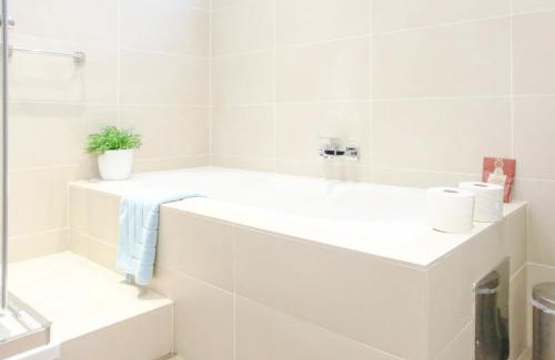 Baden Apartment | White Villa