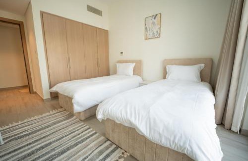Al-Fujairah Villa | White Villa By the Sea