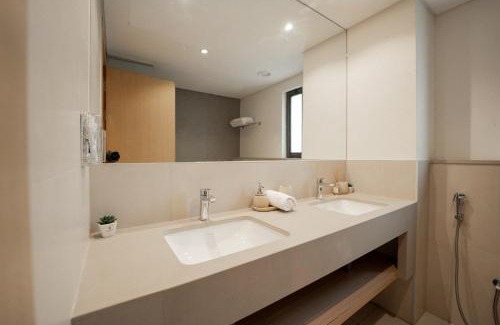 Al-Fujairah Villa | White Villa By the Sea
