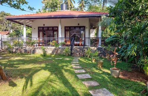 Tangalle Villa | White Villa Goyambokka