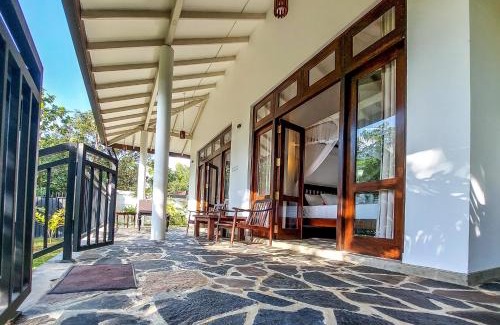 Tangalle Villa | White Villa Goyambokka