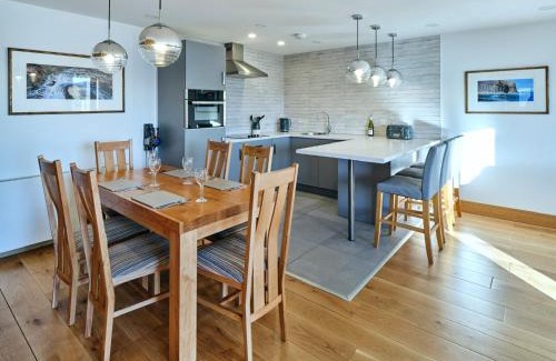 Lochaline Apartment | White Watch