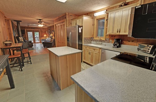 Cleveland Cabin | White Water River Cabin near Helen, GA-Kayak, tube, fish, hike, in wine country