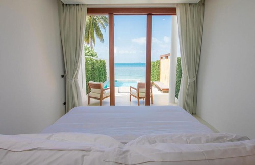 Bang Po Resort | White Whale Beachfront Pool Villa