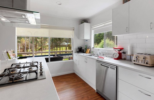 Macs Cove Cottage | White Willow Escape: Come and discover the charms of White Willow Escape