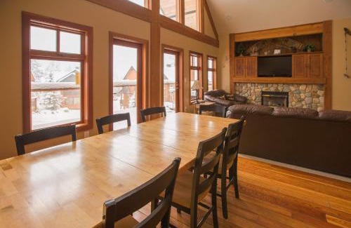 Rossland House | White Wolf