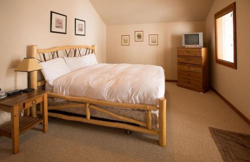 Rossland House | White Wolf