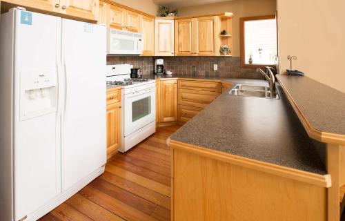 Rossland House | White Wolf