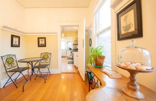 Manitou Springs House | White Yarrow Inn House in Downtown Manitou Springs