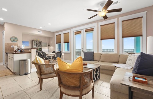 Red Fish Cove Condo | Whitecaps -Beach Front-Front Row- Next to Beach Club