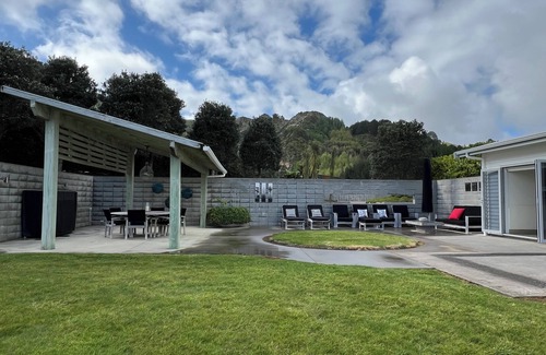Waiiti House | WhiteCliffs Waterfront Beach House nBeautiful sea views.
