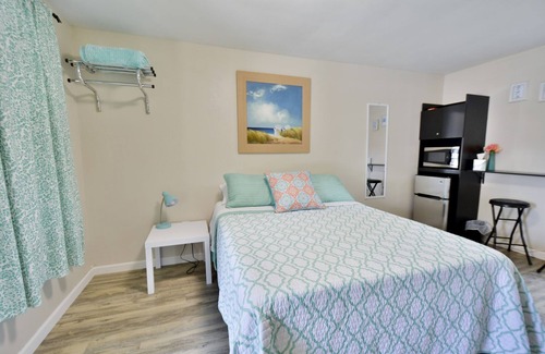 Whitehall Hotel | Whitehall Cottages Boutique Motel - Full Bed