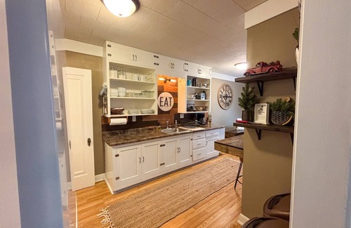 Ironwood House | Whitehouse Cottage, historic charm, modern comfort