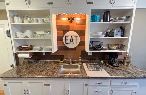 Ironwood House | Whitehouse Cottage, historic charm, modern comfort
