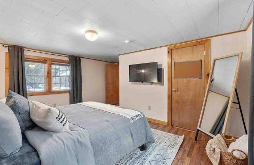 Thornton Apartment | WhiteMountains Ski, Hike & Relax Retreat. 4