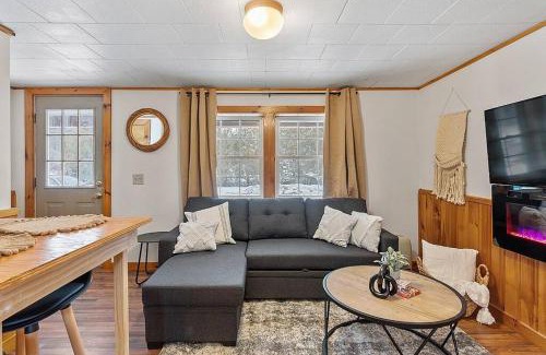 Thornton Apartment | WhiteMountains Ski, Hike & Relax Retreat. 4