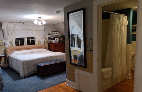 Coon Rapids Bed & Breakfast | Whiterock Conservancy - Historic Garst Farmhouse