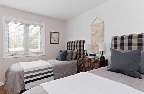 Dunchurch Cottage | Whitestone Vista - Three Bedroom Cottage, Sleeps 8