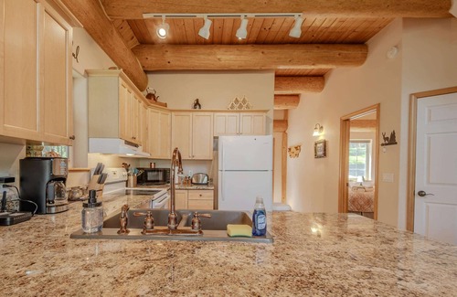 Eureka Cabin | Whitetail Cabin – Glen Lake Views | Pool Table