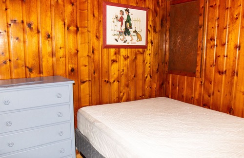 Houghton Lake Resort | Whitetail Family Resort (Wolf Cabin)