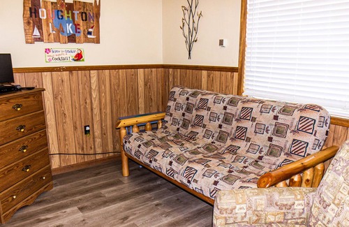 Moorestown Resort | Whitetail Family Resort (Bear Cabin)