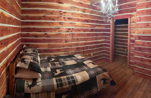 Rome Cabin | Whitetail Lodge, Twin Lakes Country Cabins