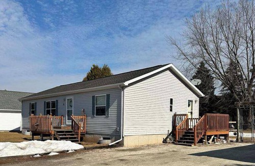 Two Rivers House | Whitetail Oasis 2-bedroom ranch house in beautiful Two Rivers!