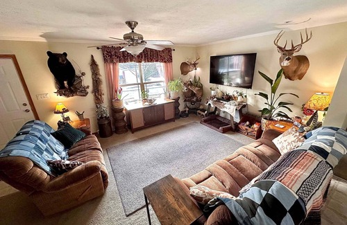 Two Rivers House | Whitetail Oasis 2-bedroom ranch house in beautiful Two Rivers!