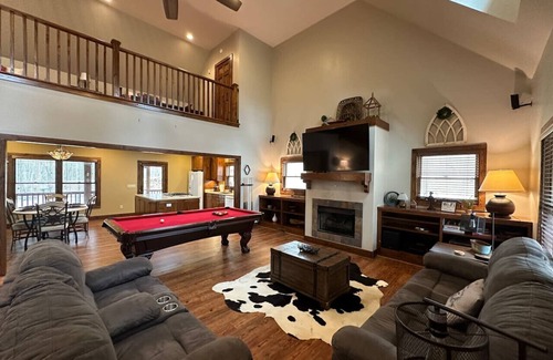 Mentone Cabin | Whitetail Ridge!Hot Tub l Pool Table l Ping Pong