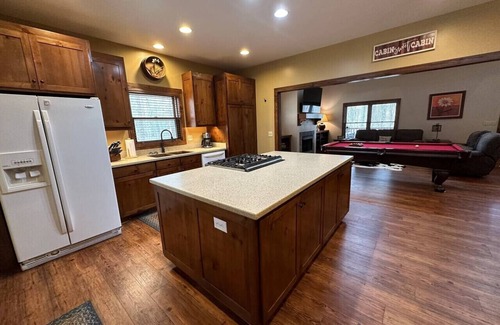 Mentone Cabin | Whitetail Ridge!Hot Tub l Pool Table l Ping Pong