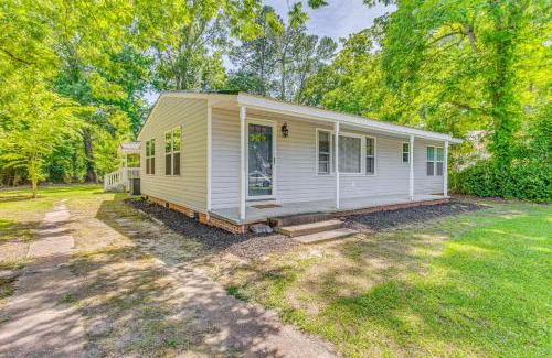 Whiteville House | Whiteville Home with Fire Pit Near Lake Waccamaw!