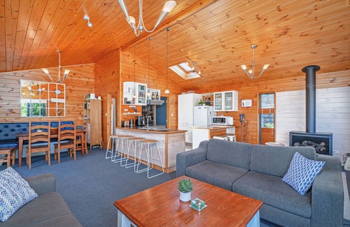 Whitianga House | Whitianga Coastal Escape (3 bdrm)