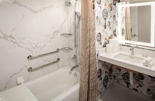 Downtown Reno Hotel | Whitney Peak Hotel Reno, Tapestry Collection by Hilton
