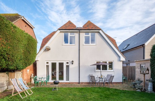 Swalecliffe House | Whitstable's Beachcombers, Sleeps 10, Dog Friendly