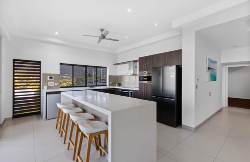 Cannonvale House | 'Whitsunday Escape' - Expansive Coral Sea Views and Private Infinity Pool (Pets