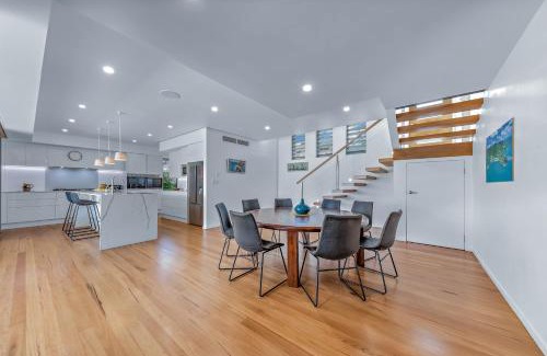 Airlie Beach House | Whitsunday living on Hillcrest
