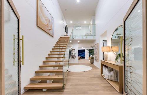Airlie Beach House | Whitsunday Waterfront Luxury at 19 The Cove