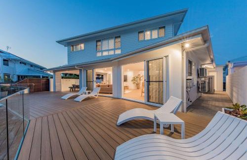 Airlie Beach House | Whitsunday Waterfront Luxury at 19 The Cove
