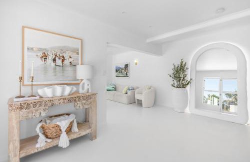 Eimeo House | WhitsunStays - The Cyclades