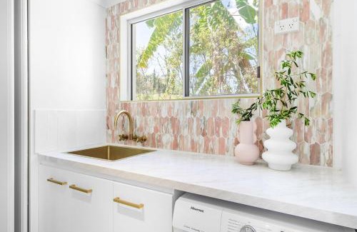 Eimeo House | WhitsunStays - The Cyclades