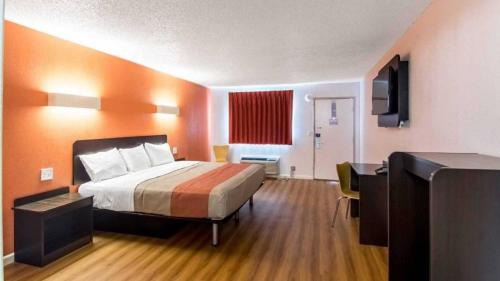 Clinton Hotel | Whitten Inn