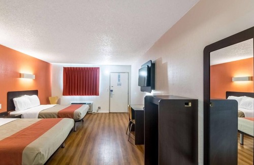 Clinton Hotel | Whitten Inn